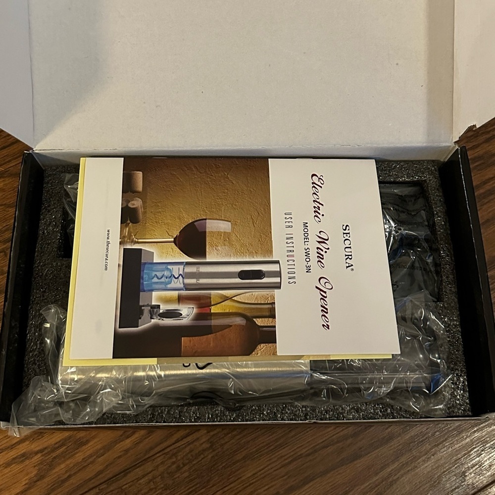Brand new Secura electric wine opener! - Picture 2 of 4